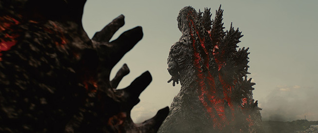 庵野版〈ゴジラ〉は昔のゴジラならず! 観る側が身構える緊迫感に満ちた映画「シン・ゴジラ」に一体何を観る…?