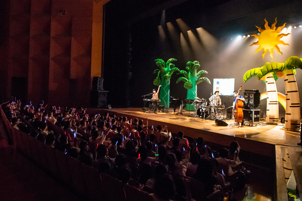 大成功に終わったH ZETTRIO〈おやこの日スペシャルライブ〉の模様をお届け。〈秋の大感謝祭〉の開催も発表