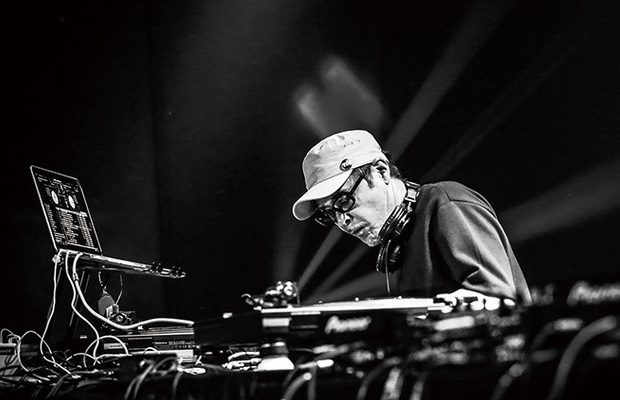 DJ KRUSH『軌跡』 たった一人で世界へ飛び出して25年、現役のレジェンドが初の日本語ラップ・アルバムに挑んだ理由とは?