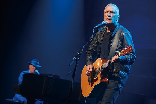 ジョン・レノンの人生とは?―舞台「レノン」、彼の名曲と発言を元に2人だけのパフォーマンスでその音楽の本質をつかむ