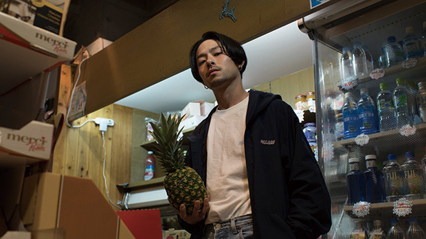 何気ない日々にこそ意味がある―ZORNがOMSBやEVISBEATSらのビートで緩やかに流れる時紡いだ新作『生活日和』を語る