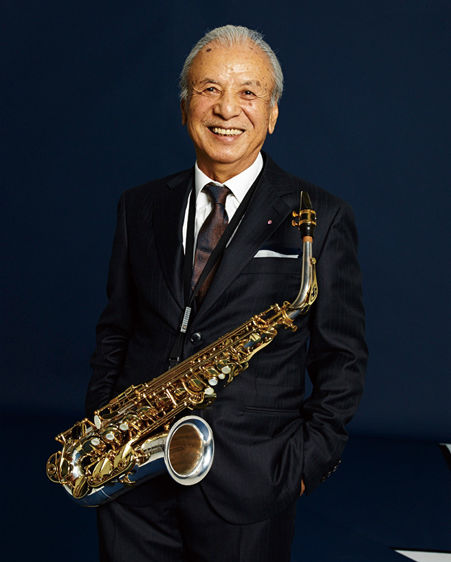 渡辺貞夫が東京文化会館に初降臨、齢重ねるごとに輝きと深み増す演奏を奇跡の音響で味わえる〈プラチナ・シリーズ〉開催 Mikiki