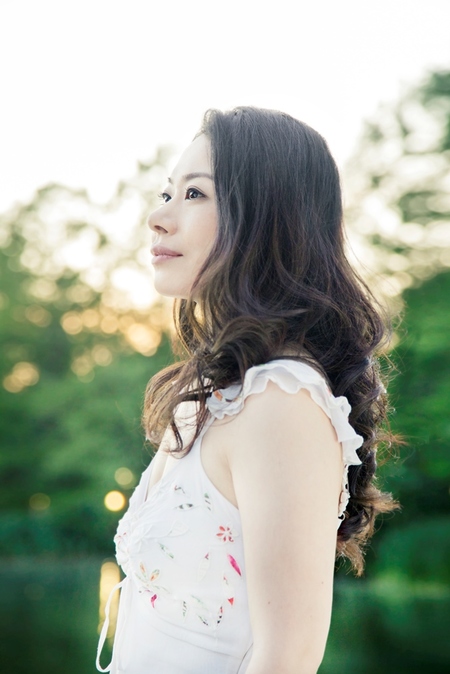 須田宏美、ジャパン・ツアー開催記念インタヴュー 「新作『Gift』には、いままで以上に〈日本で育った私〉が出た」