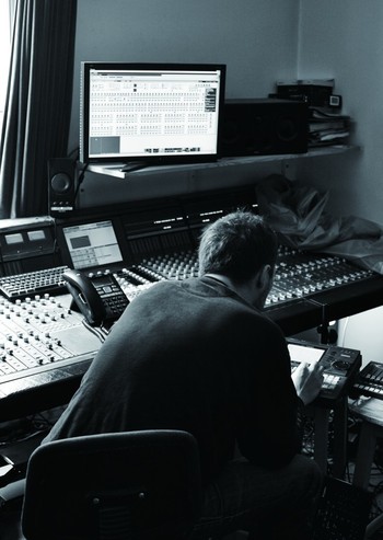 SQUAREPUSHER X Z-MACHINES 『Music For Robots』