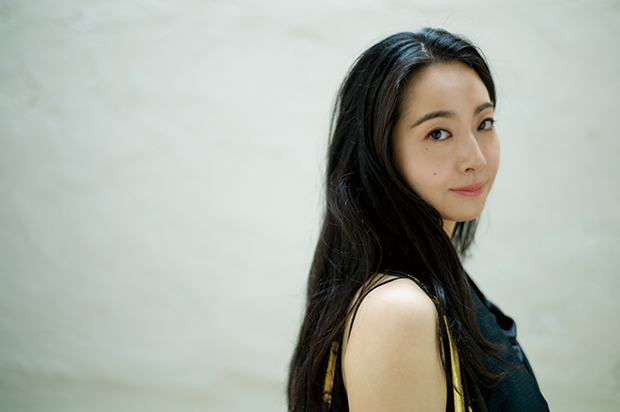 小林沙羅『日本の詩』 誰でも一度は歌ったことのある歌から、谷川俊太郎作詩の新曲まで、日本語の詩の魅力を改めて実感させてくれる新作
