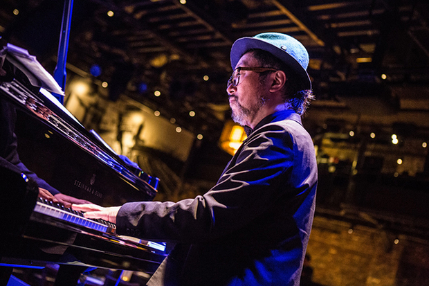 大江千里『Hmmm』 ひとりじゃないって素敵なこと。NYの音楽家との初ピアノ・トリオ作を語る