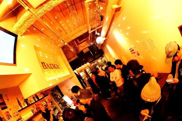 KONCOS、ラッキーオールドサン、South Penguin、ニカホヨシオが熱演! 〈Mikiki Pit〉をレポ&ジョルジオ・トゥマ招き第2回が開催決定
