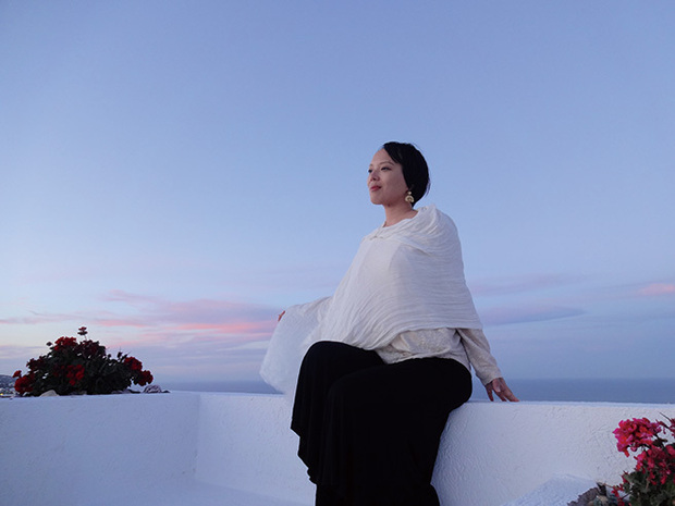 松田美緒『エーラ』 常に海を渡り歩き旅しながら歌い続ける音楽家、地中海の美しさや雄大な時の流れ伝える新作を語る