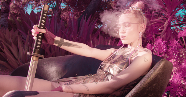 グライムス Grimes はなぜ日本のアニメ ゲーム文化を偏愛する Mikiki