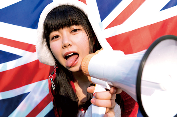 眉村ちあき『ぎっしり歯ぐき』 天真爛漫な〈弾き語りトラックメイカーアイドル〉が2枚組にぎっしり詰め込んだものとは?