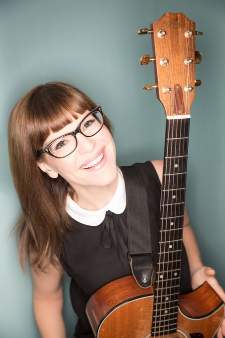 リサ・ローブが新作『A Simple Trick To Happiness』を携え、Billboard Liveで来日公演を開催