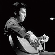 エルヴィスがロイヤル・フィルの演奏バックに歌う!　マイケル・ブーブレとの時空超えたデュエットも収録の一枚