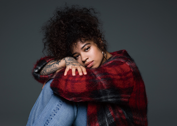 エラ・メイ『Ella Mai』 2018年を代表する歌声が次代のスタンダードになった理由