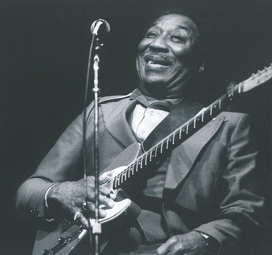 マディ・ウォーターズ・バンド最後のギタリストが、御大の生誕100年をデレク・トラックスらと祝うトリビュート盤