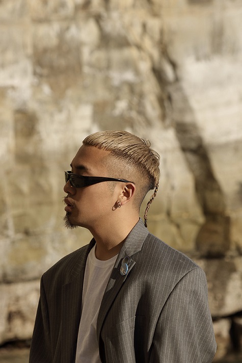 kZm『DIMENSION』 YENTOWNの最年少ラッパーが次元の違いを見せつけた待望のファースト・アルバム!