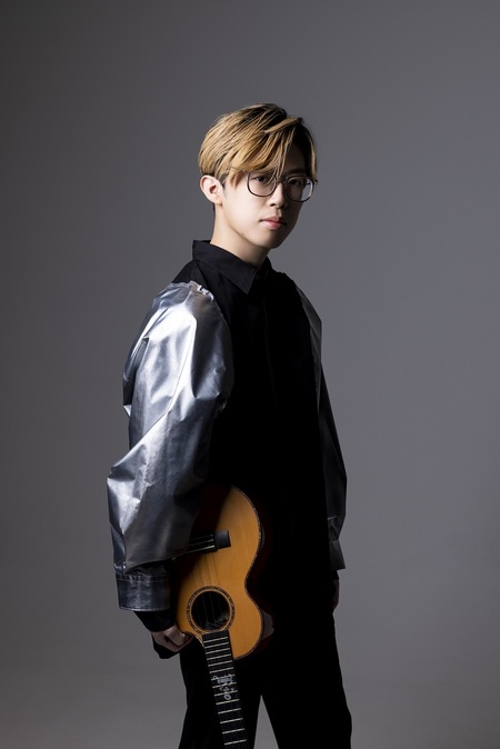 RIO、20歳の超絶ウクレレ奏者が井上銘プロデュースでデビュー作をリリース