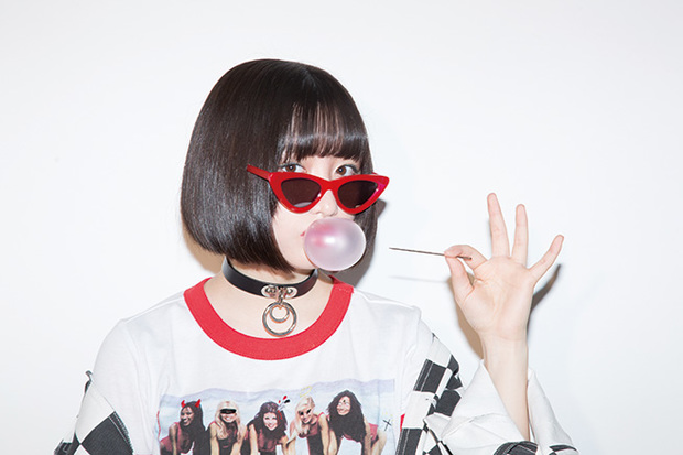 吉田凜音『STAY FOOL!!』 さまざまな動きを経て選び取った表現手段は〈ラップ〉、みずからをコンセプトに改めましての新作が到着!