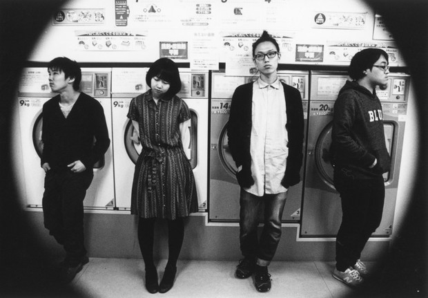 The World Will Tear Us ApartにTOWER DOORSから6つの質問――新たなディケイドの始まりを告げる〈ポスト・ジャンル〉な関西の4人組