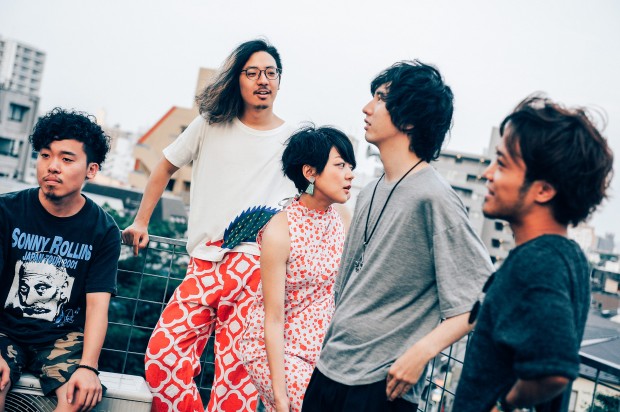 CRCK/LCKSは遅れてきた青春―全員インタヴューで迫る、よりバンドらしくストレートに〈正解〉追求した新EP『Lighter』